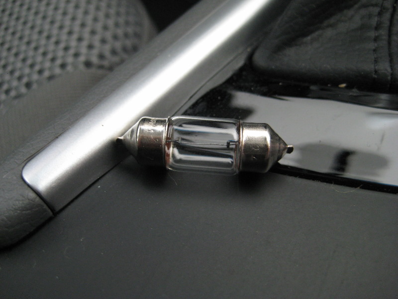 Hyundai-Sonata-Overhead-Map-Light-BulbsReplacement-Guide-006