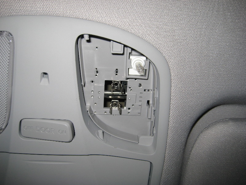 Hyundai-Sonata-Overhead-Map-Light-BulbsReplacement-Guide-007