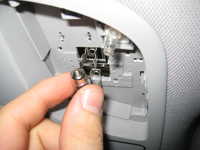Hyundai-Sonata-Overhead-Map-Light-BulbsReplacement-Guide-008