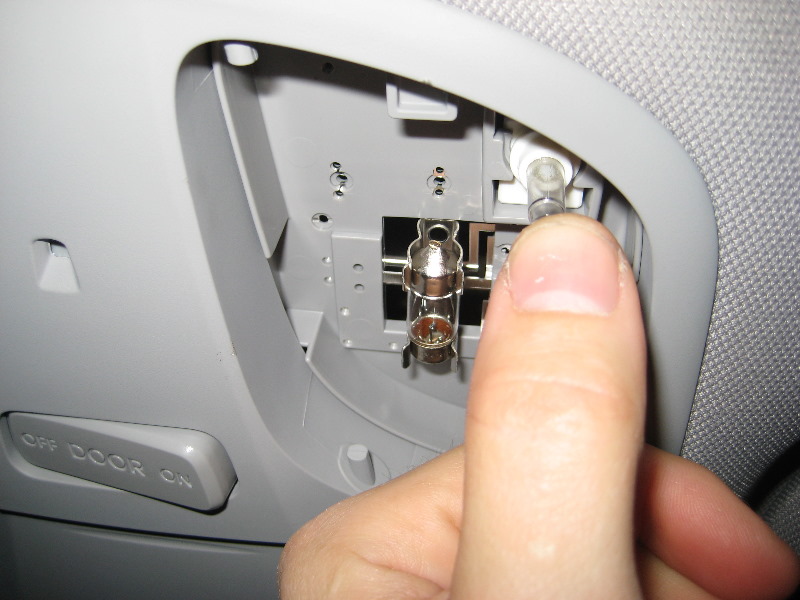 Hyundai-Sonata-Overhead-Map-Light-BulbsReplacement-Guide-009