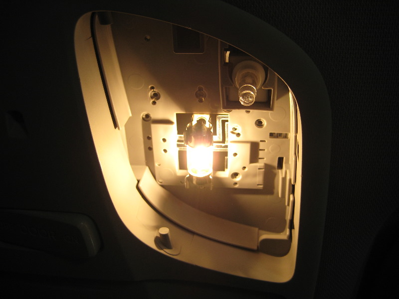 Hyundai-Sonata-Overhead-Map-Light-BulbsReplacement-Guide-010