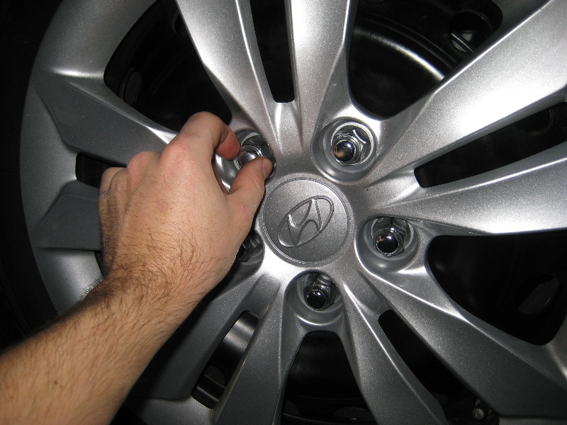 Hyundai-Sonata-Rear-Brake-Pads-Replacement-Guide-003