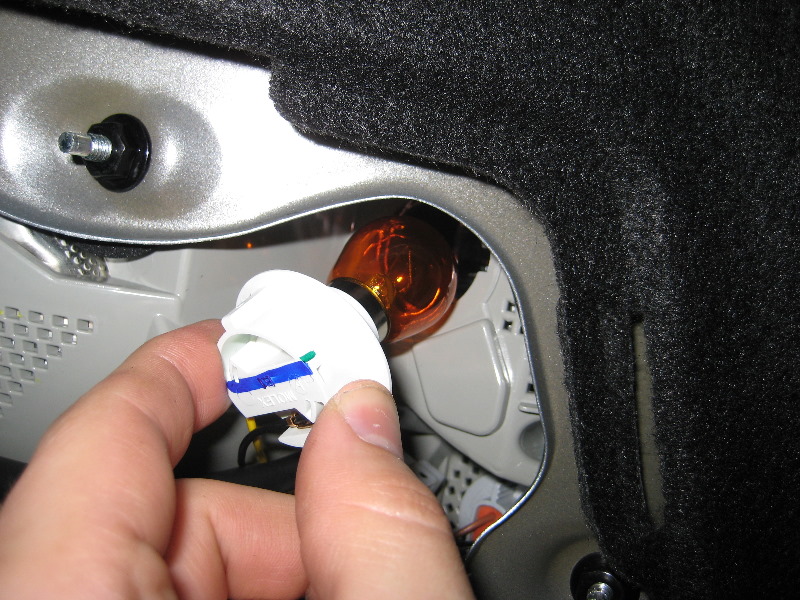 Hyundai-Sonata-Tail-Light-Bulbs-Replacement-Guide-008