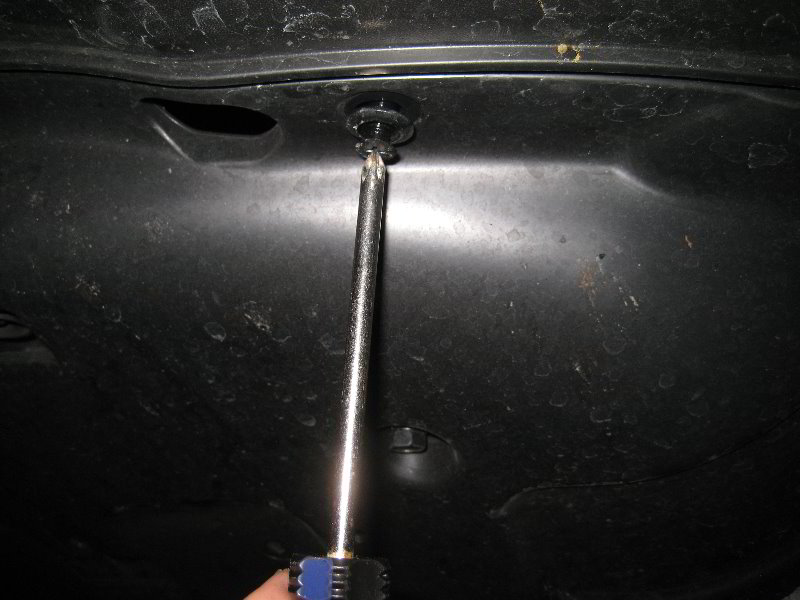 Hyundai-Tucson-Fog-Light-Bulbs-Replacement-Guide-005