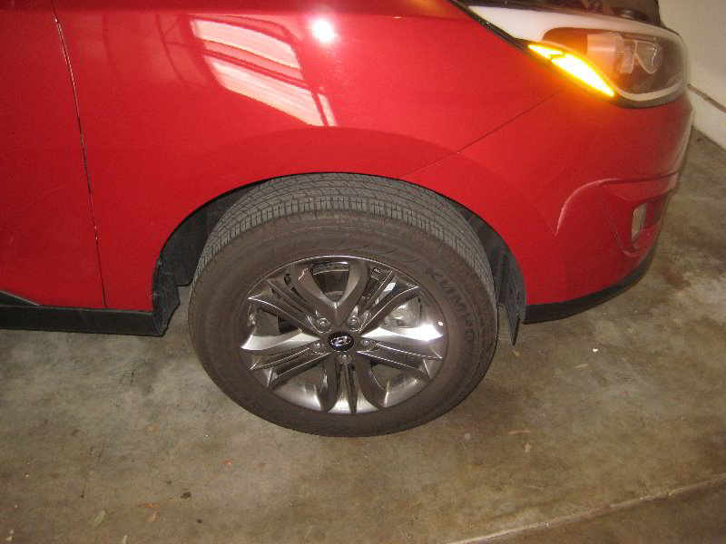 Hyundai-Tucson-Front-Brake-Pads-Replacement-Guide-001