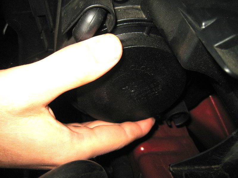 Hyundai-Tucson-Headlight-Bulbs-Replacement-Guide-003