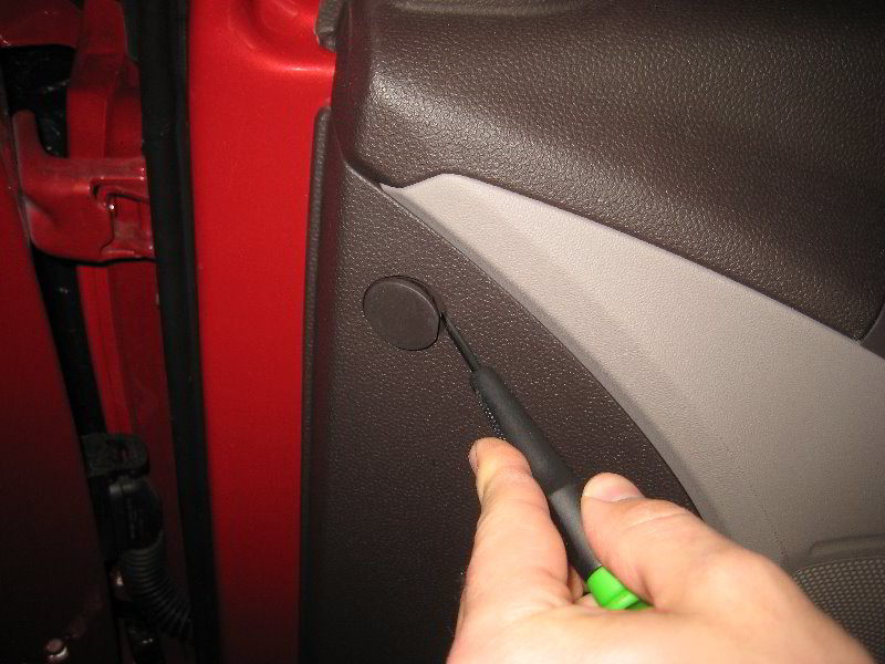 Hyundai-Tucson-Interior-Door-Panel-Removal-Guide-011