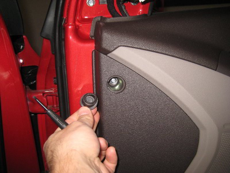 Hyundai-Tucson-Interior-Door-Panel-Removal-Guide-012