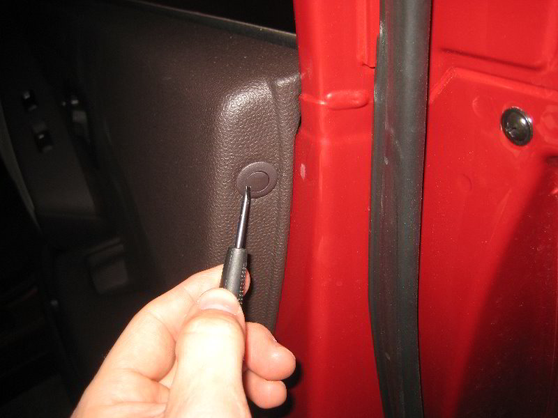 Hyundai-Tucson-Interior-Door-Panel-Removal-Guide-013