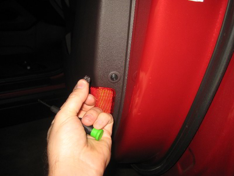 Hyundai-Tucson-Interior-Door-Panel-Removal-Guide-016
