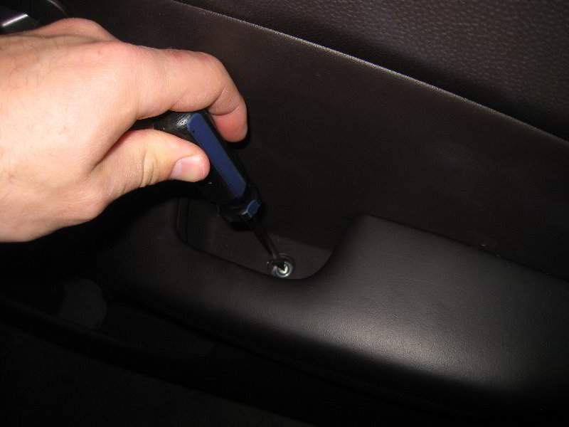 Hyundai-Tucson-Interior-Door-Panel-Removal-Guide-019