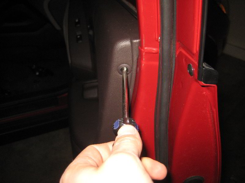 Hyundai-Tucson-Interior-Door-Panel-Removal-Guide-021