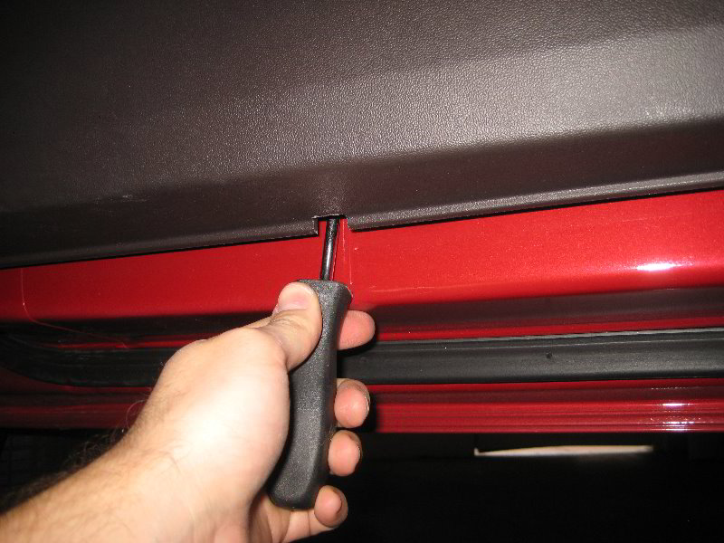 Hyundai-Tucson-Interior-Door-Panel-Removal-Guide-027