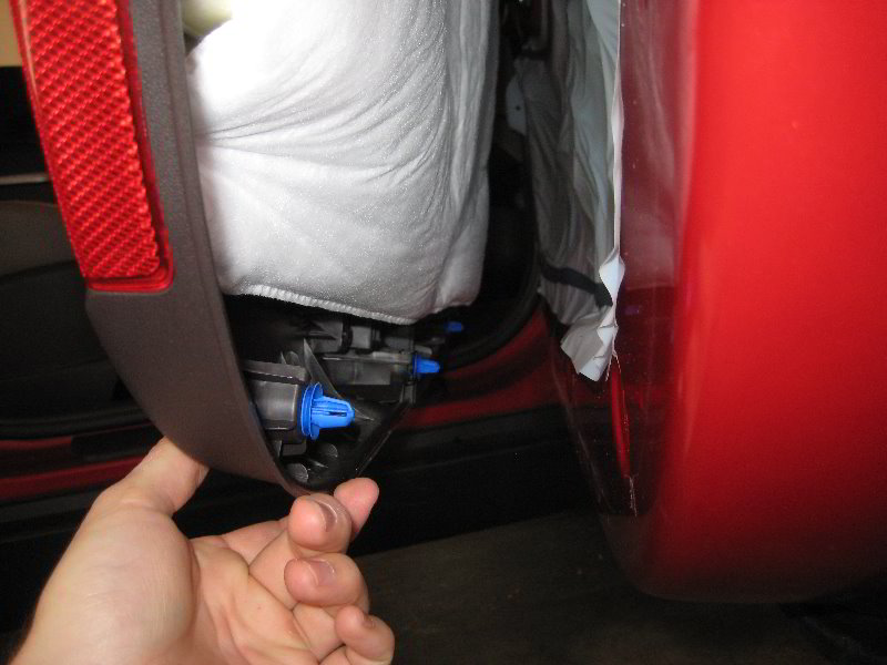 Hyundai-Tucson-Interior-Door-Panel-Removal-Guide-042
