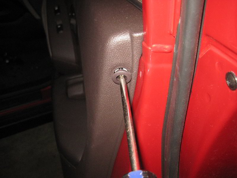 Hyundai-Tucson-Interior-Door-Panel-Removal-Guide-047