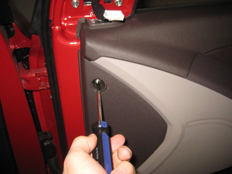 Hyundai-Tucson-Interior-Door-Panel-Removal-Guide-051