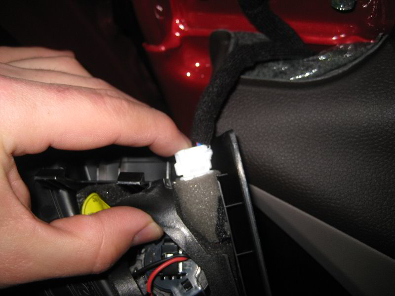 Hyundai-Tucson-Interior-Door-Panel-Removal-Guide-055