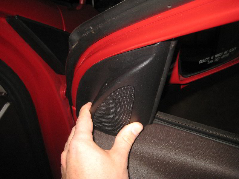 Hyundai-Tucson-Interior-Door-Panel-Removal-Guide-056