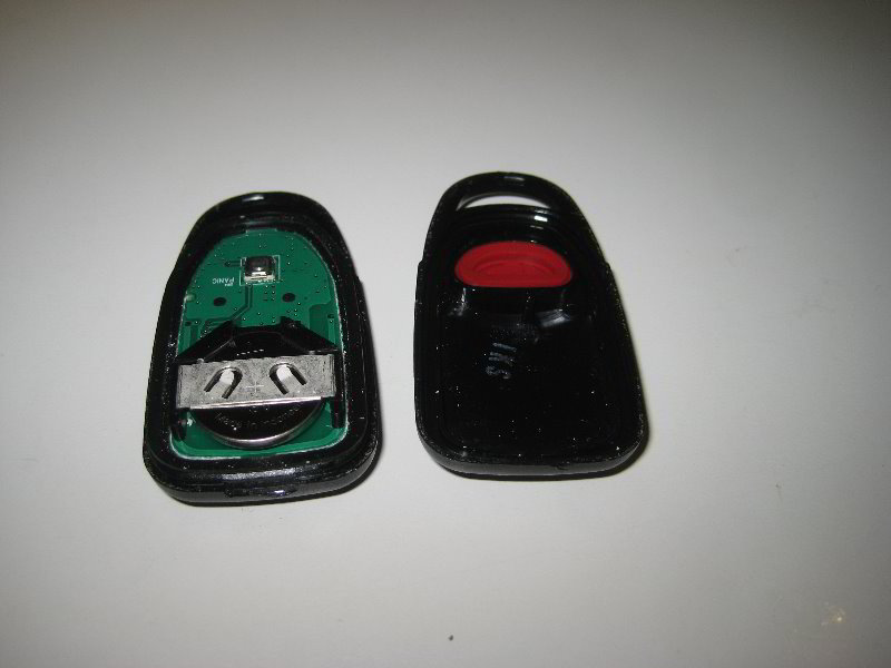 Hyundai-Tucson-Key-Fob-Battery-Replacement-Guide-006