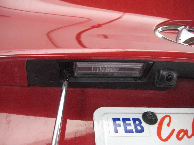 Hyundai-Tucson-License-Plate-Light-Bulbs-Replacement-Guide-014