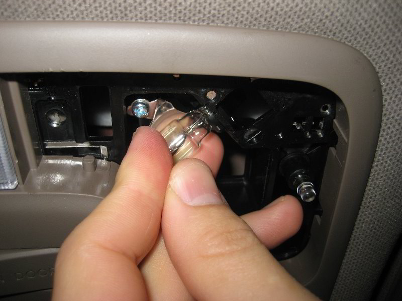 Hyundai-Tucson-Map-Light-Bulbs-Replacement-Guide-008