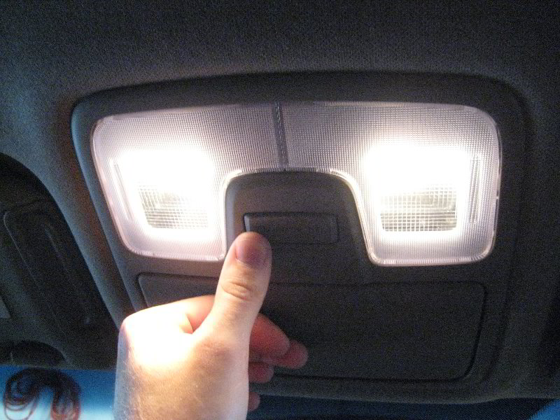 Hyundai-Tucson-Map-Light-Bulbs-Replacement-Guide-012