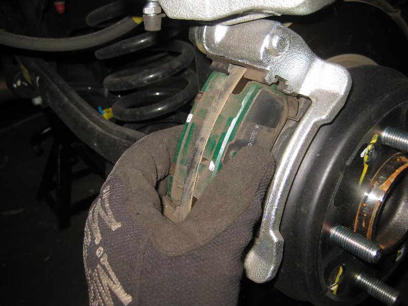 Hyundai-Tucson-Rear-Disc-Brake-Pads-Replacement-Guide-025