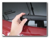 Hyundai-Tucson-Rear-Window-Wiper-Blade-Replacement-Guide-017