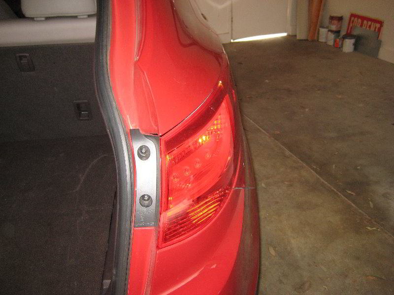 Hyundai-Tucson-Tail-Light-Bulbs-Replacement-Guide-002