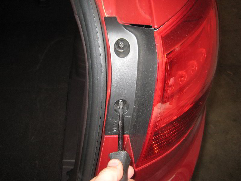 Hyundai-Tucson-Tail-Light-Bulbs-Replacement-Guide-003
