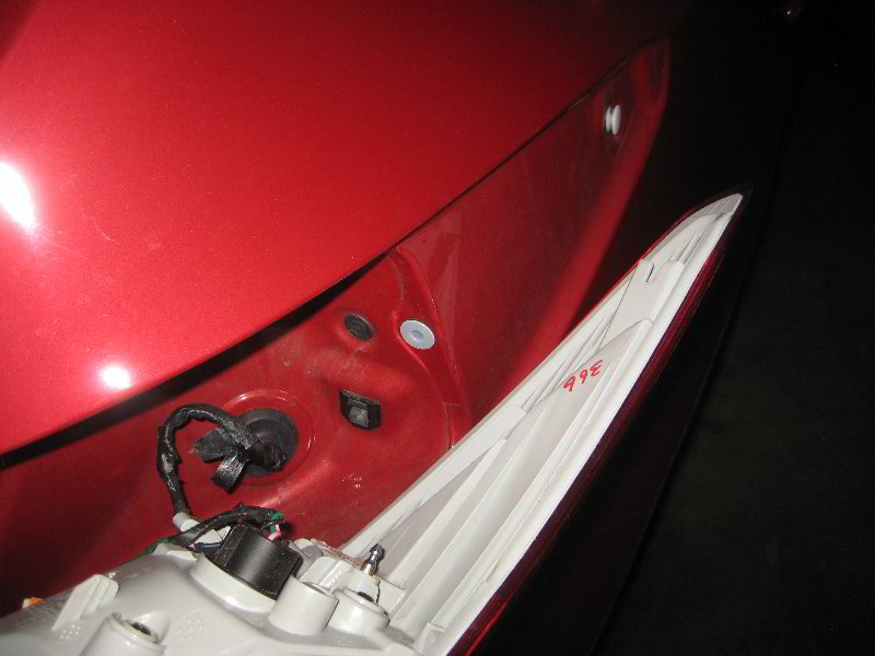 Hyundai-Tucson-Tail-Light-Bulbs-Replacement-Guide-007