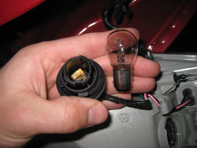 Hyundai-Tucson-Tail-Light-Bulbs-Replacement-Guide-014