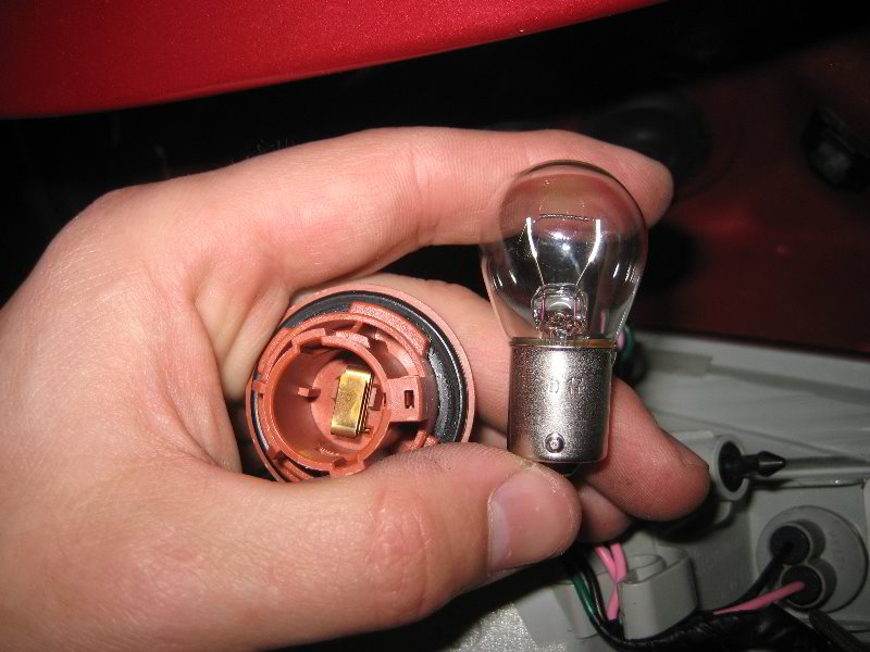 Hyundai-Tucson-Tail-Light-Bulbs-Replacement-Guide-018