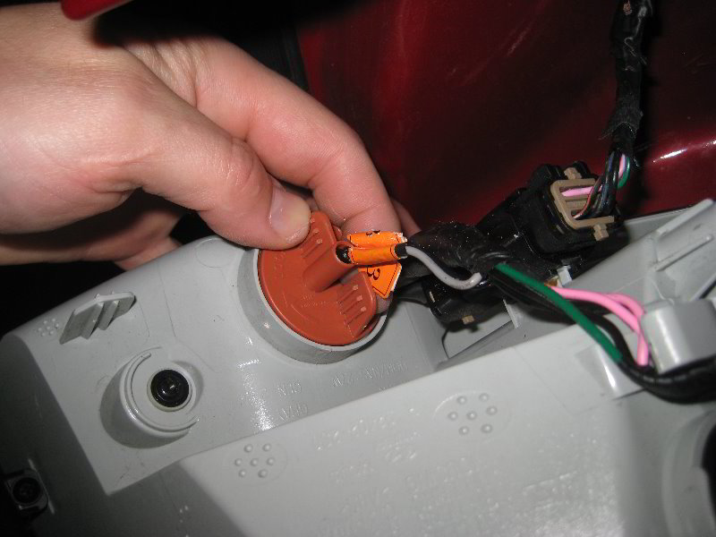Hyundai-Tucson-Tail-Light-Bulbs-Replacement-Guide-019
