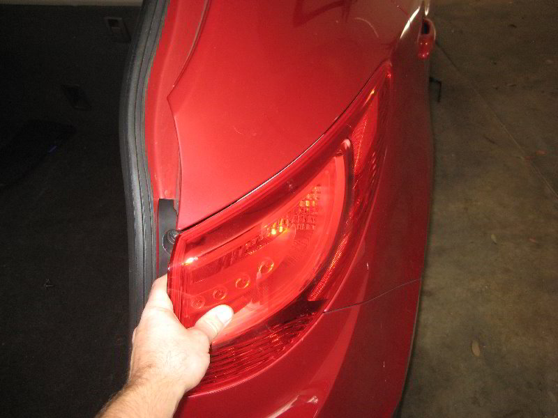 Hyundai-Tucson-Tail-Light-Bulbs-Replacement-Guide-024