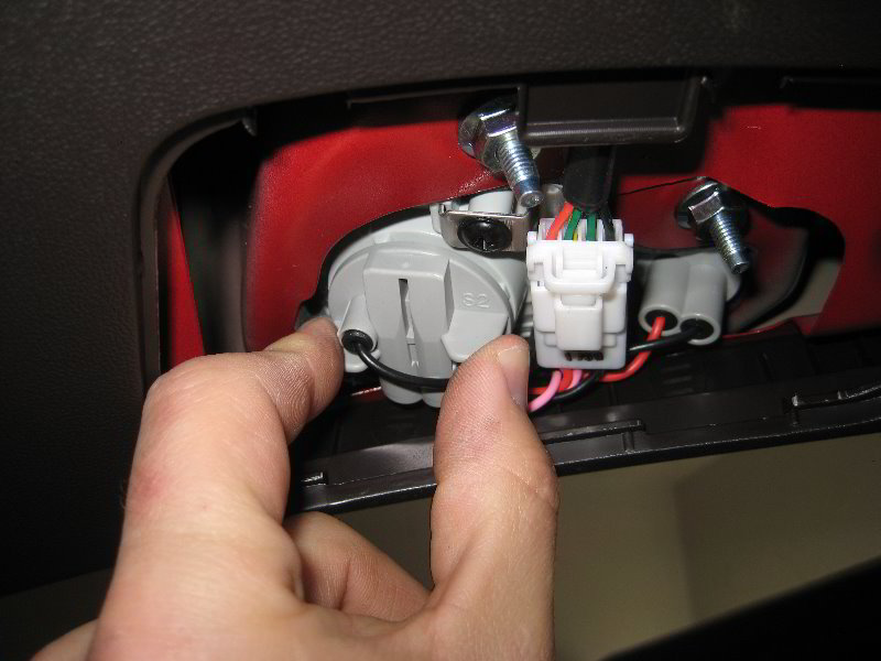 Hyundai-Tucson-Tail-Light-Bulbs-Replacement-Guide-031