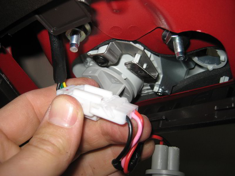 Hyundai-Tucson-Tail-Light-Bulbs-Replacement-Guide-039