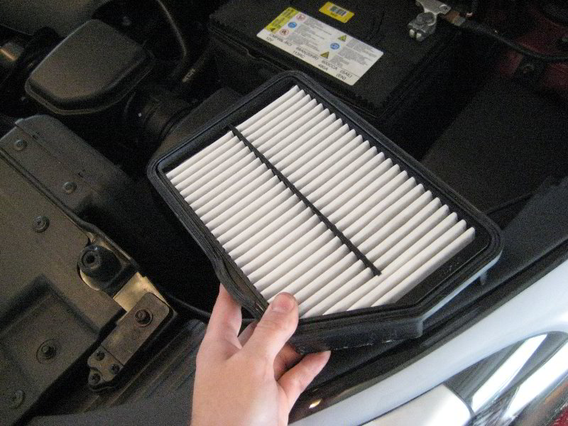 Hyundai-Tucson-Theta-II-I4-Engine-Air-Filter-Replacement-Guide-007