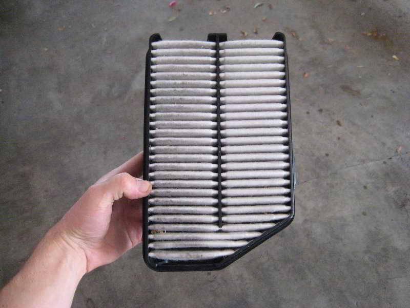 Hyundai-Tucson-Theta-II-I4-Engine-Air-Filter-Replacement-Guide-009