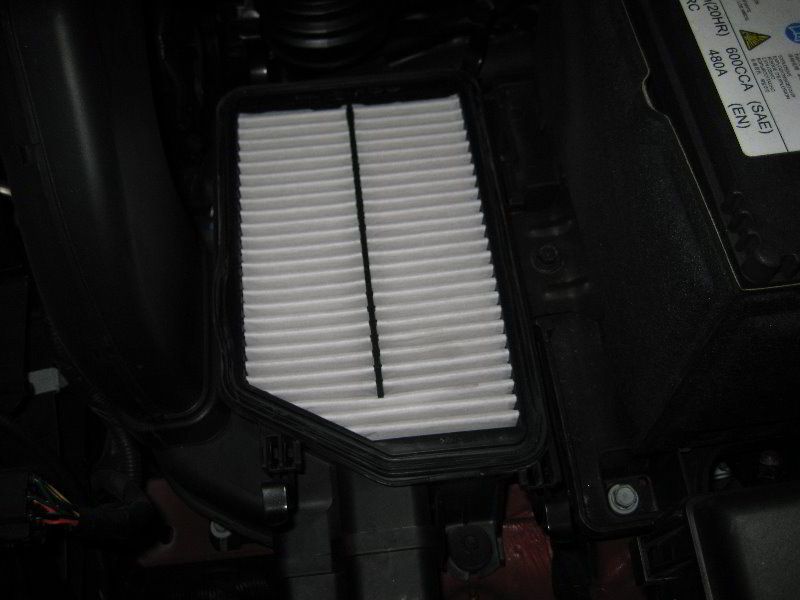 Hyundai-Tucson-Theta-II-I4-Engine-Air-Filter-Replacement-Guide-013