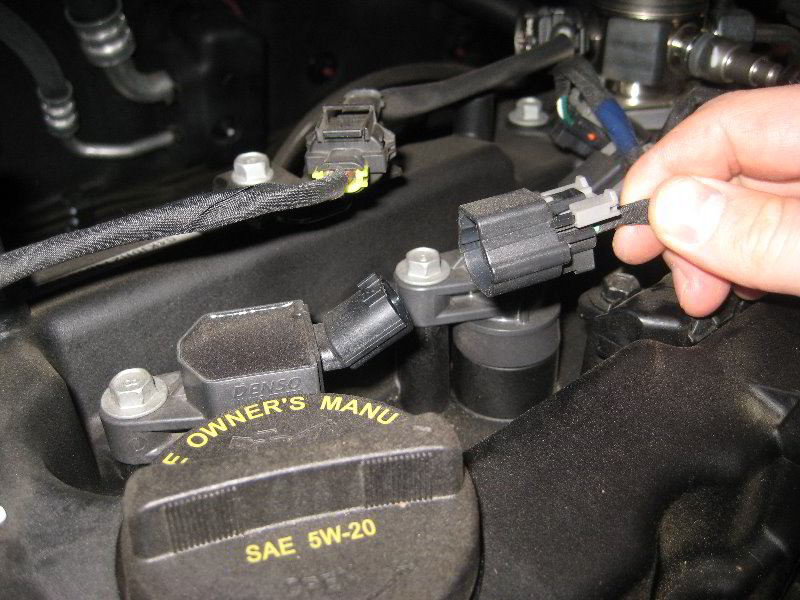 Hyundai-Tucson-Theta-II-I4-Engine-Spark-Plugs-Replacement-Guide-009