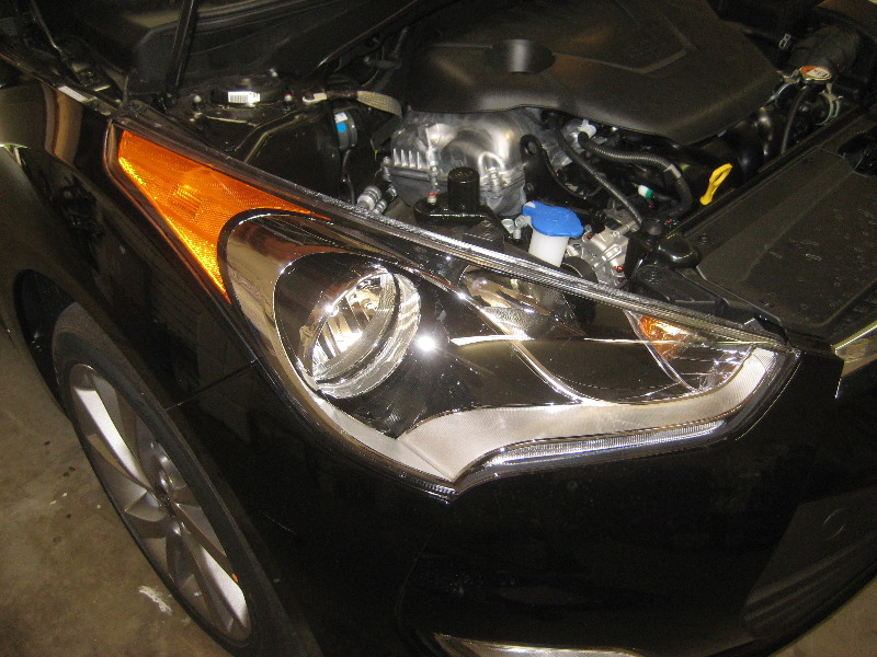 Hyundai-Veloster-Headlight-Bulbs-Replacement-Guide-001