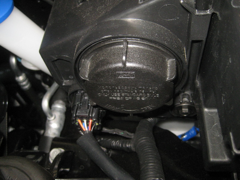 Hyundai-Veloster-Headlight-Bulbs-Replacement-Guide-019