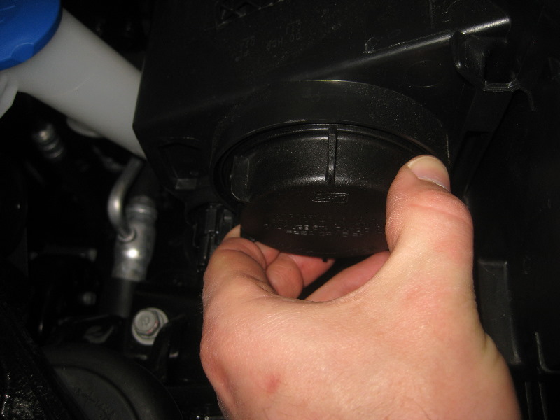 Hyundai-Veloster-Headlight-Bulbs-Replacement-Guide-029