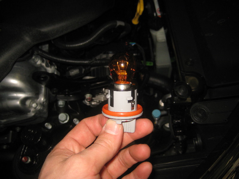 Hyundai-Veloster-Headlight-Bulbs-Replacement-Guide-033