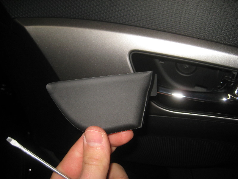 HyundaiVelosterInteriorDoorPanelRemovalGuide006