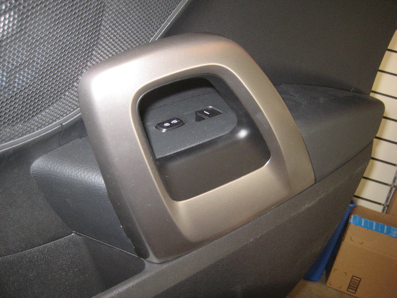 Hyundai-Veloster-Interior-Door-Panel-Removal-Guide-008