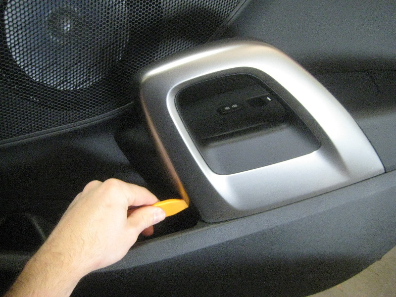 Hyundai-Veloster-Interior-Door-Panel-Removal-Guide-010