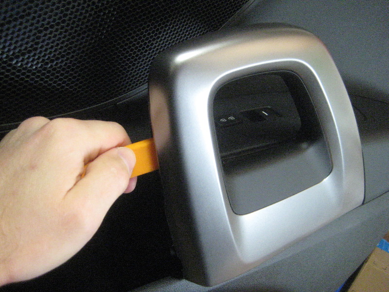 Hyundai-Veloster-Interior-Door-Panel-Removal-Guide-011