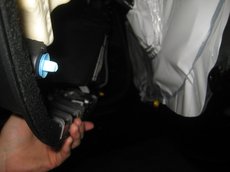 Hyundai-Veloster-Interior-Door-Panel-Removal-Guide-027